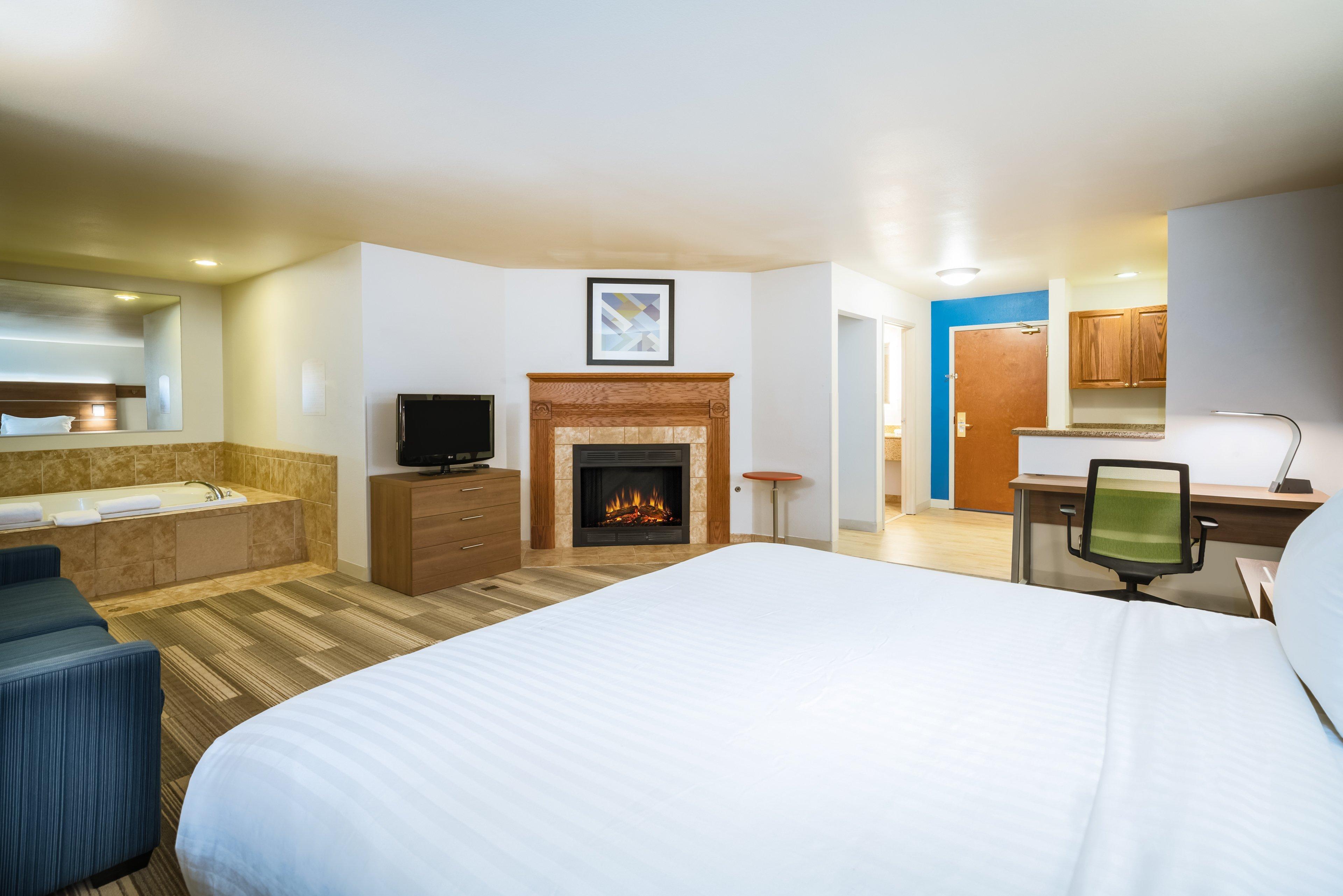 Holiday Inn Express & Suites Rocky Mount Smith Mountain Lake By Ihg Exterior foto