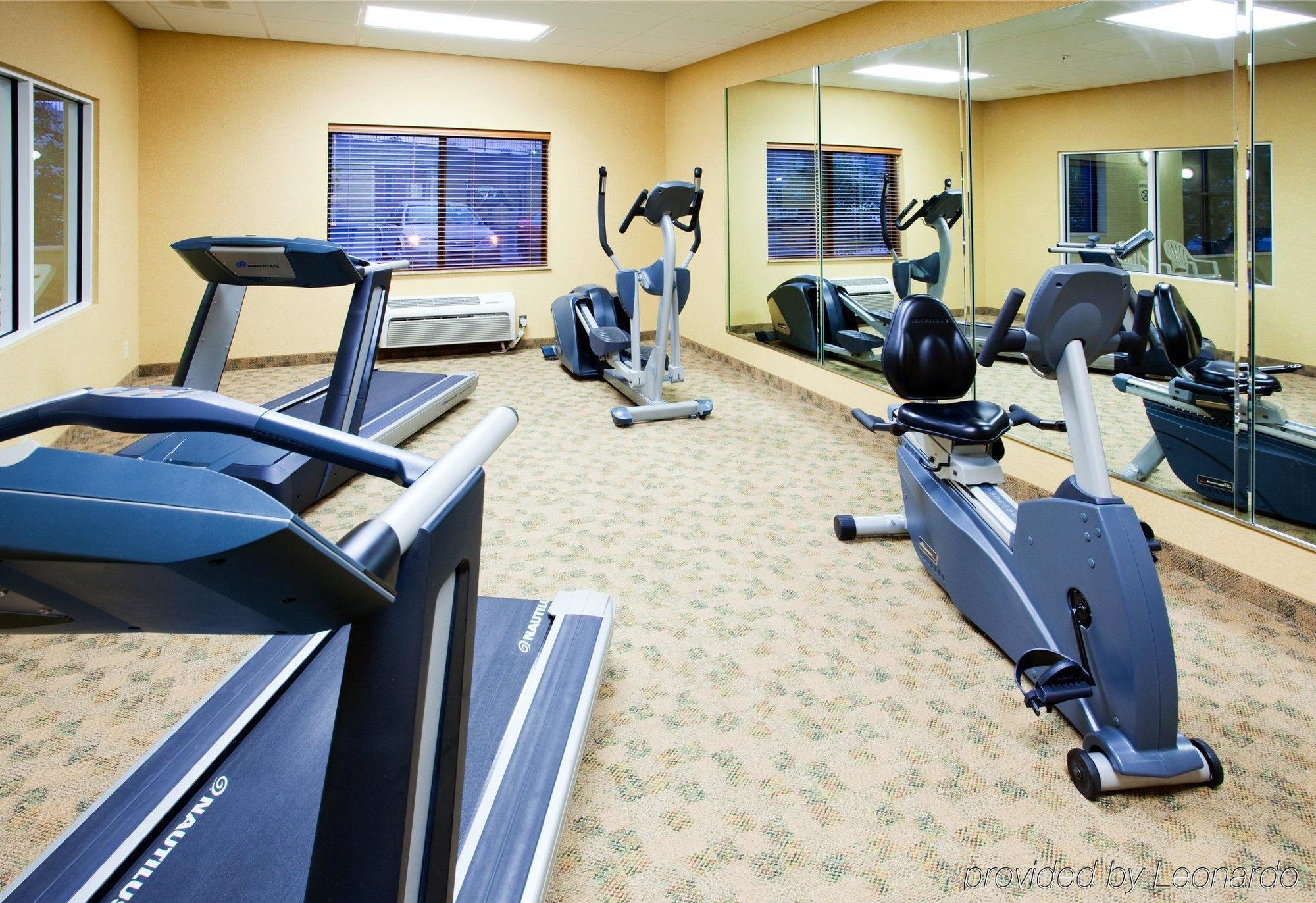 Holiday Inn Express & Suites Rocky Mount Smith Mountain Lake By Ihg Einrichtungen foto