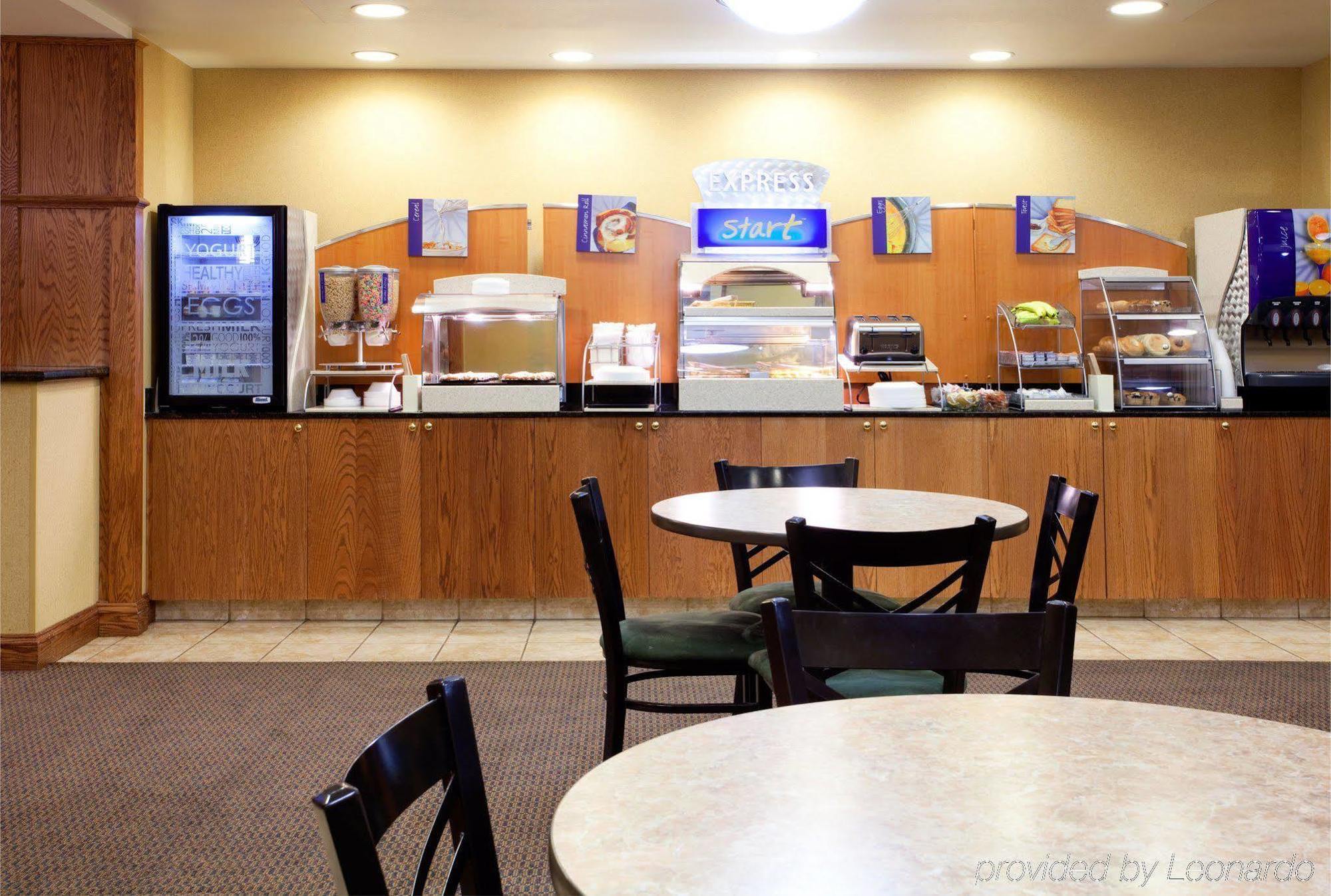 Holiday Inn Express & Suites Rocky Mount Smith Mountain Lake By Ihg Restaurant foto